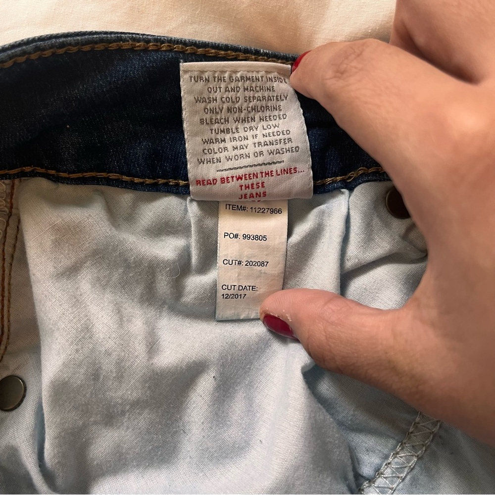 Torrid Medium Wash Distressed Blue Denim Shorts - 18 - Picture 12 of 12